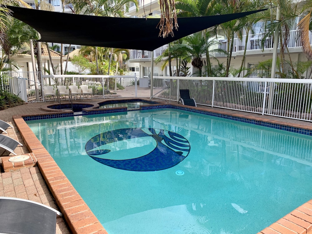 Outrigger Resort 37/76