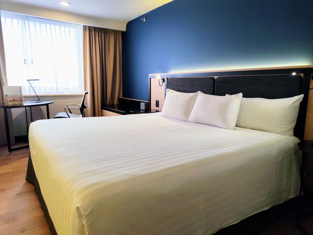 SIGNATURE, KING BED