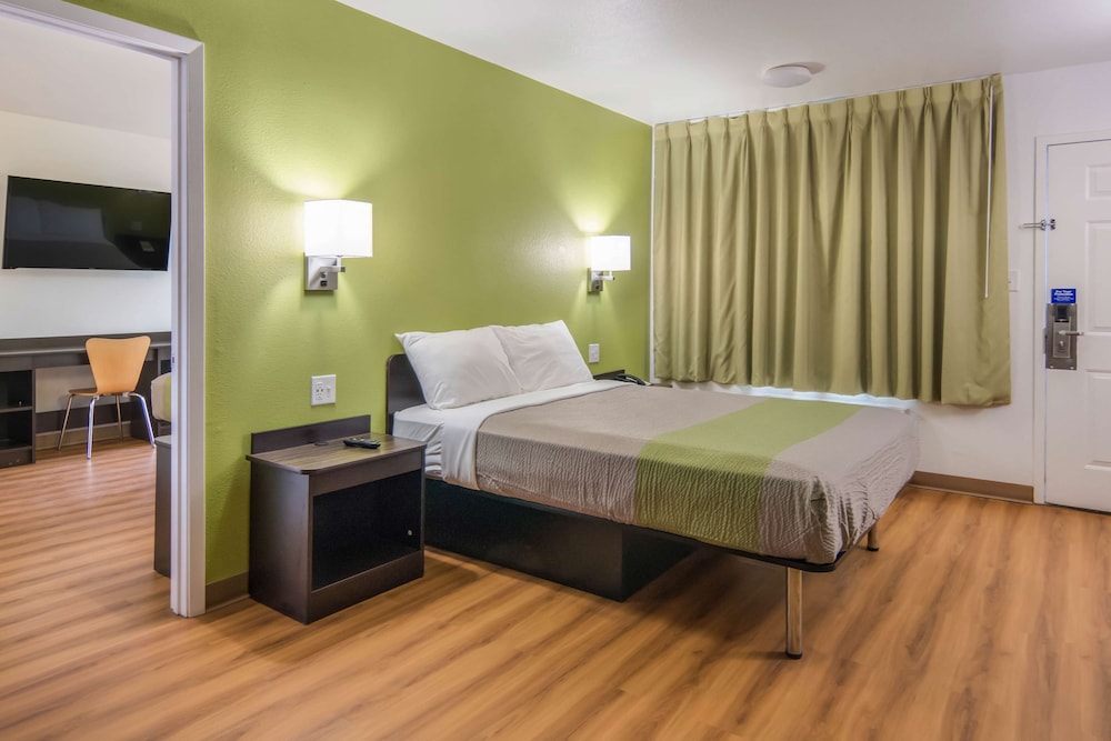 STANDARD, KING BED, ACCESSIBLE