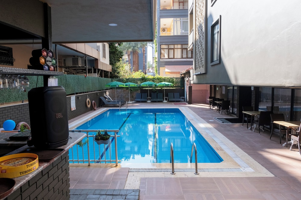 NOVIS HOTEL CLEOPATRA 34/75