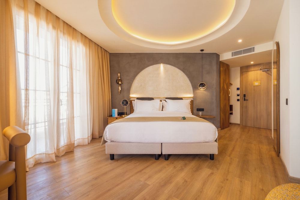 Deluxe, King Bed, Mosque View