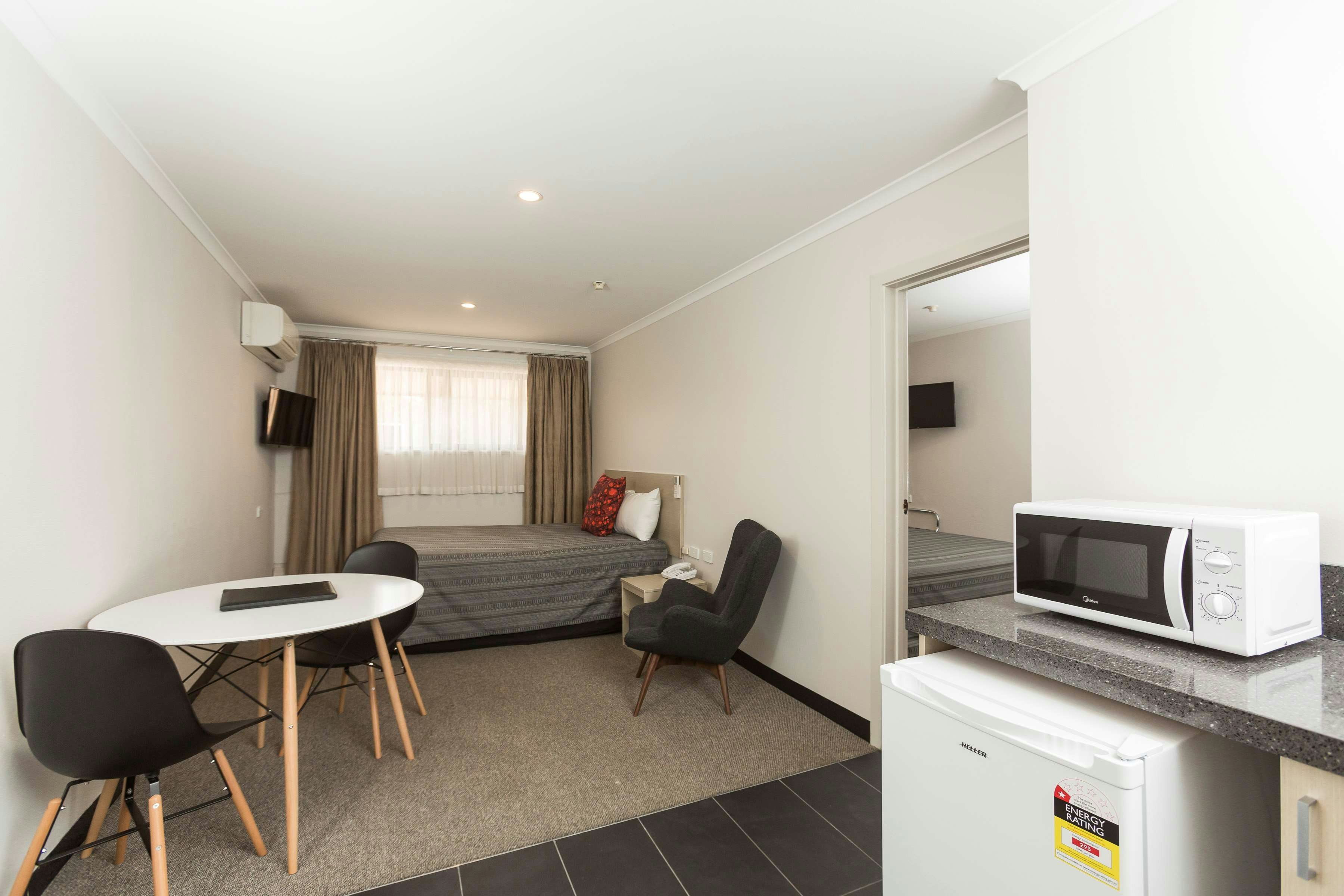 Belconnen Hotel Motel Serviced Apartments 33/48