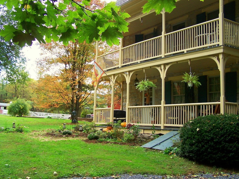 Fallen Tree Farm Bed & Breakfast 42/50