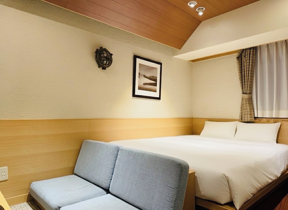 DELUXE, DOUBLE BED