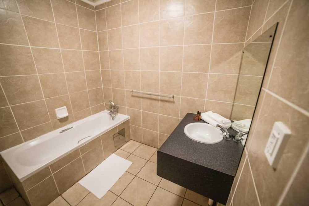 Acacia Guesthouse 38/40