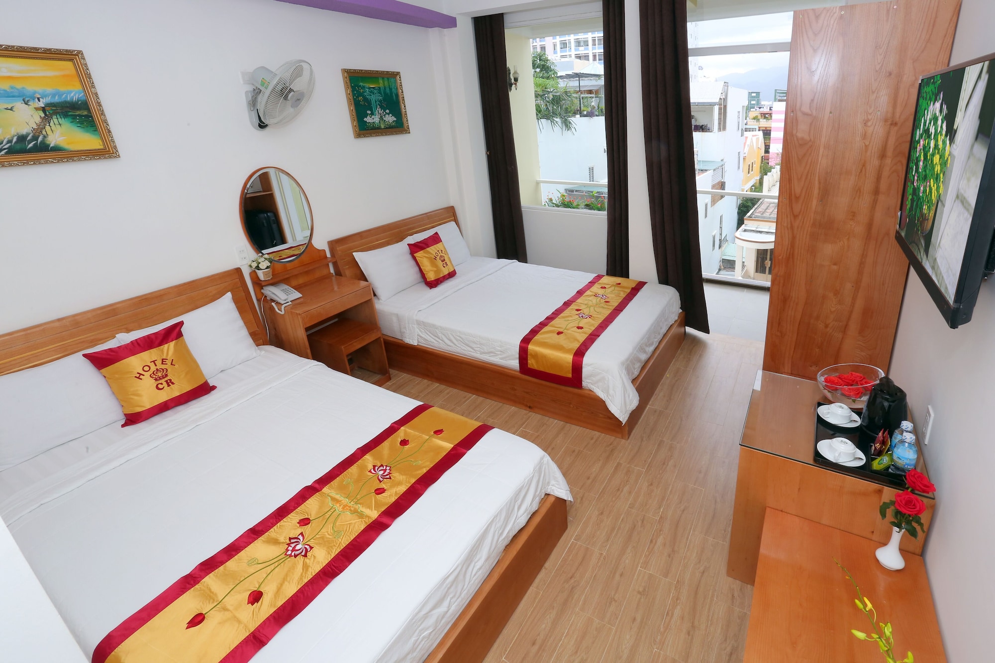 DELUXE, 2 DOUBLE BEDS