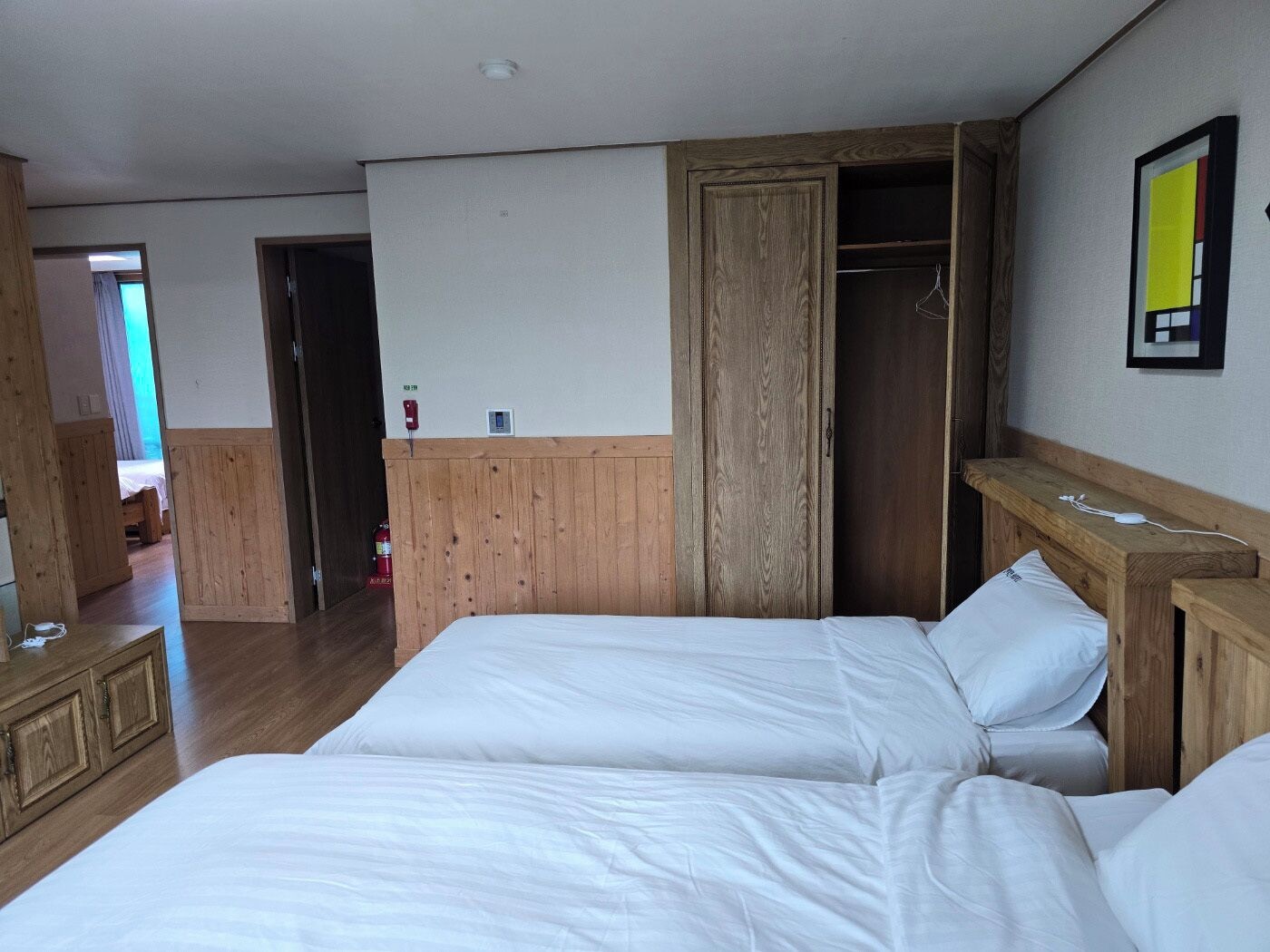 3 BEDROOMS, FAMILY SUITE, PARTIAL OCEAN VIEW, 25 PYEONG