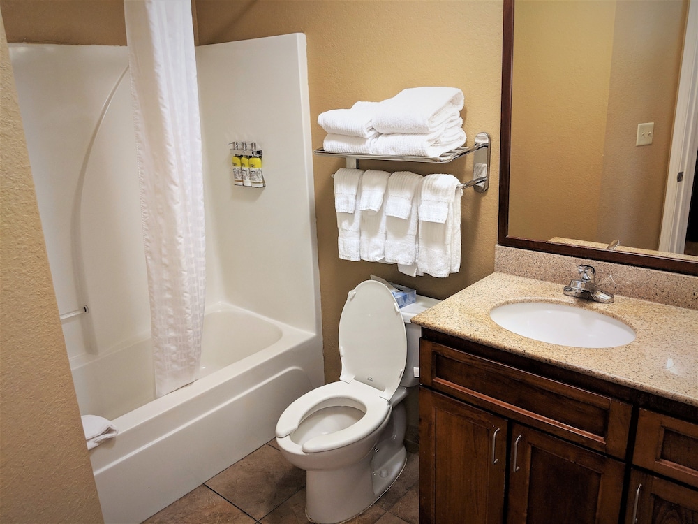 Candlewood Suites Macon 24/70