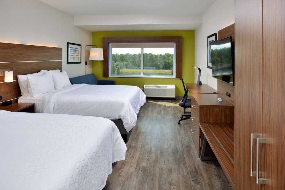 Suite, 2 Queen Beds, Living Area