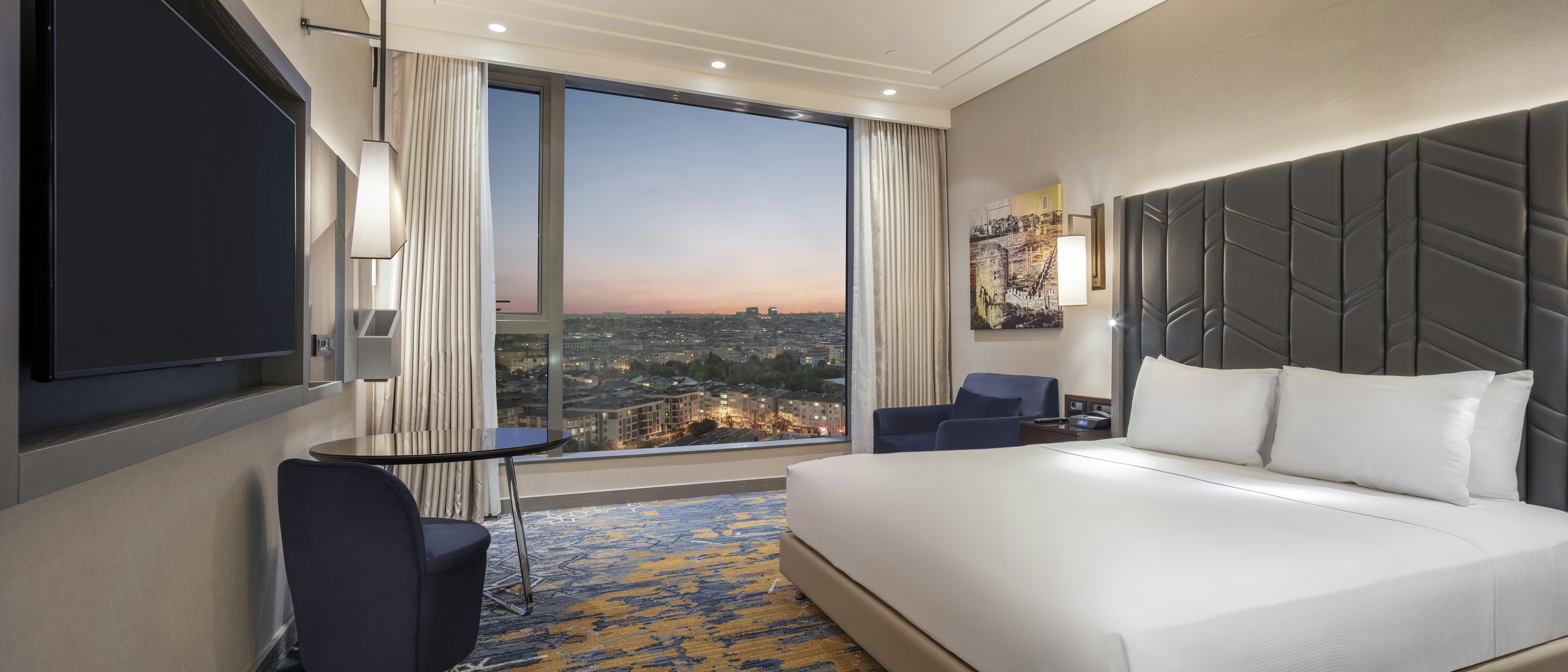 EXECUTIVE, KING BED