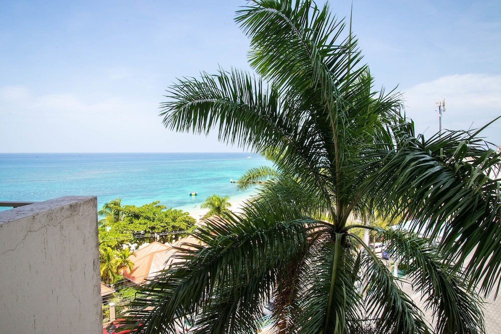 Sky Lounge Beach Studio 18/21