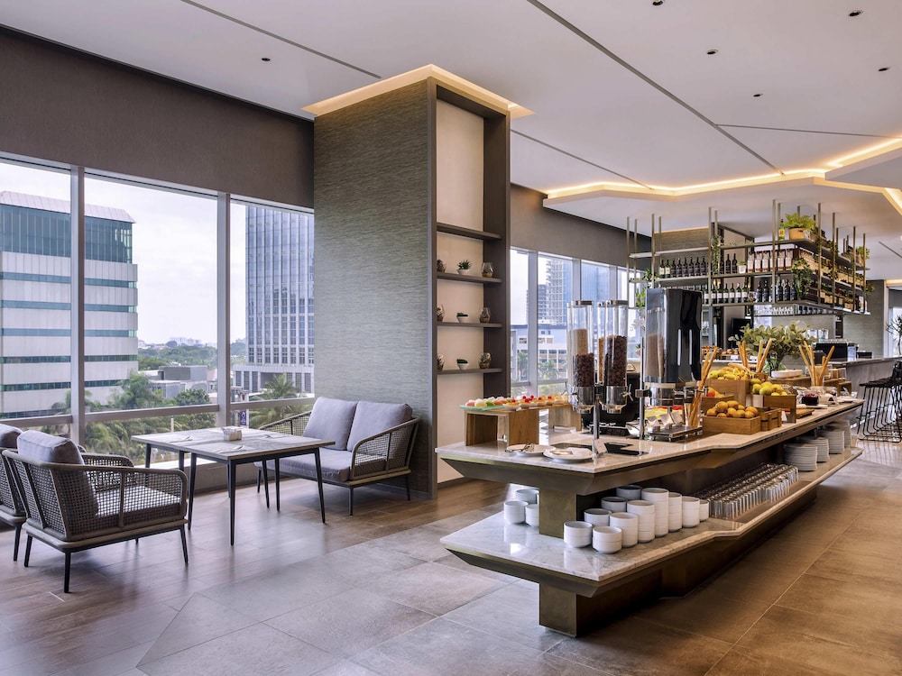 Mercure Jakarta Gatot Subroto 53/78