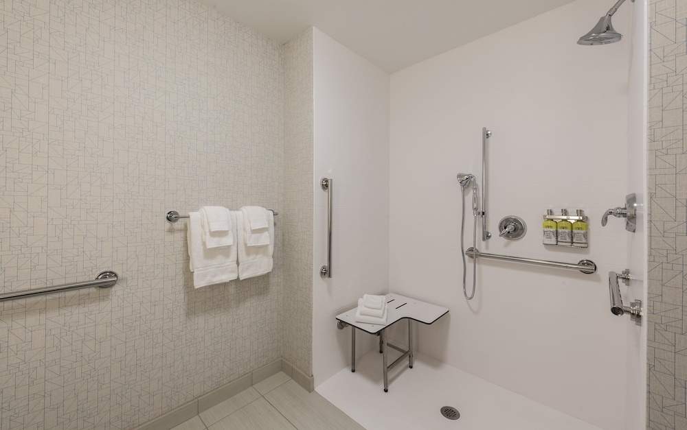 Holiday Inn Express and Suites Phoenix North Happy Valley an IHG Hotel 17/64