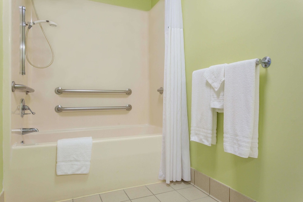Days Inn by Wyndham Raleigh-Airport-Research Triangle Park 27/28