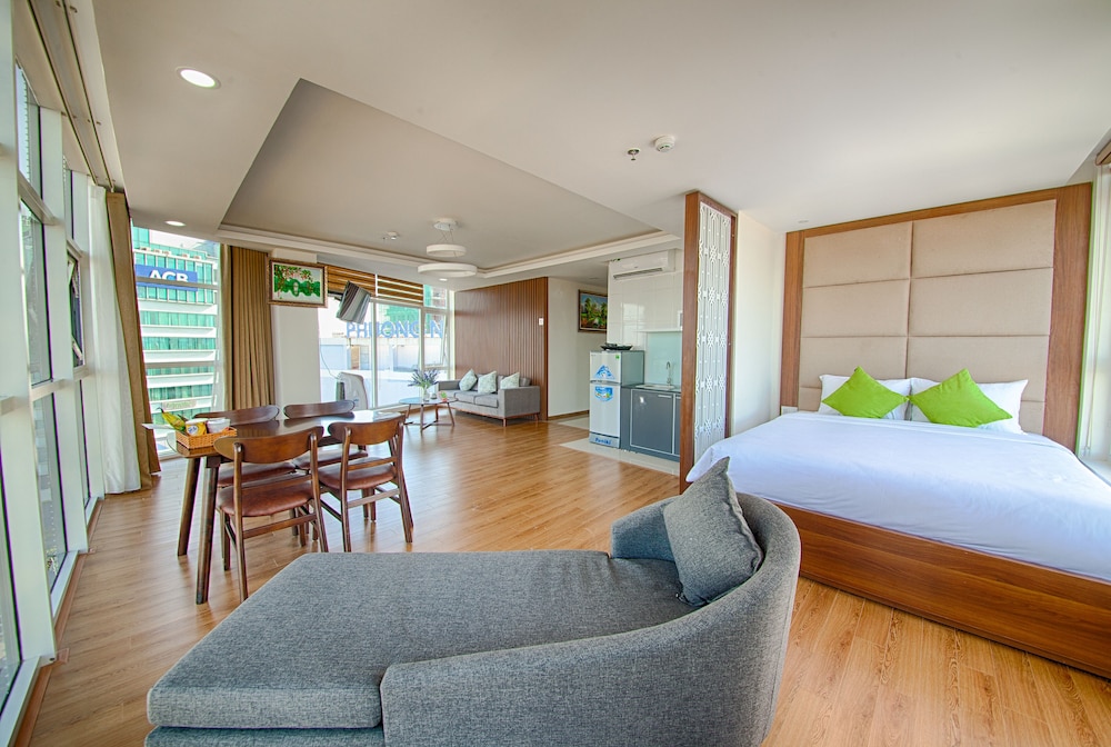 Pariat River Front Hotel 52/62