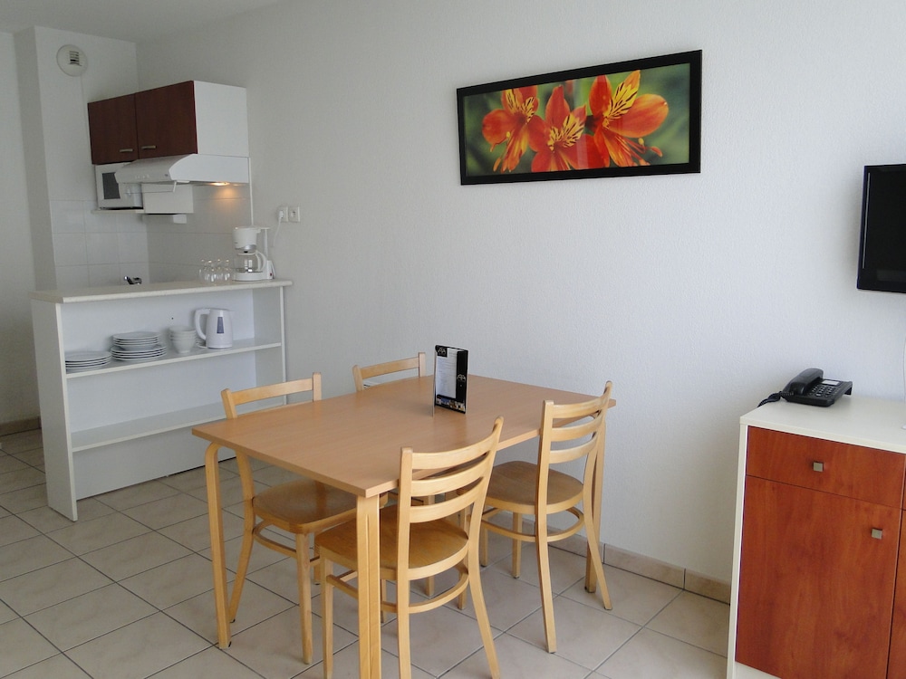 All Suites Appart Hotel Merignac 45/51