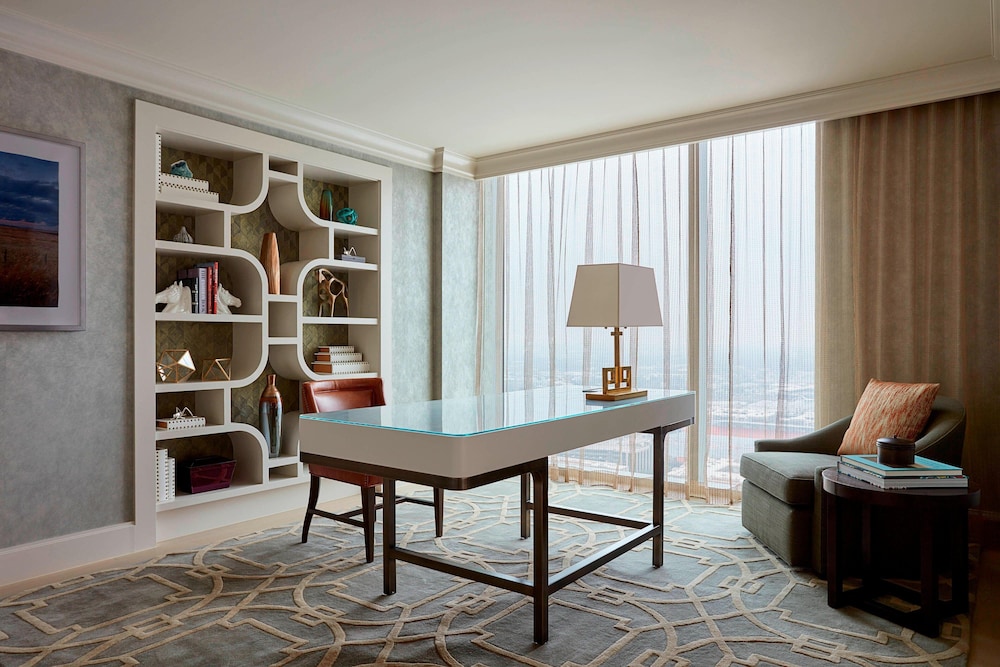 MARRIOTT MARQUIS HOUSTON 44/65