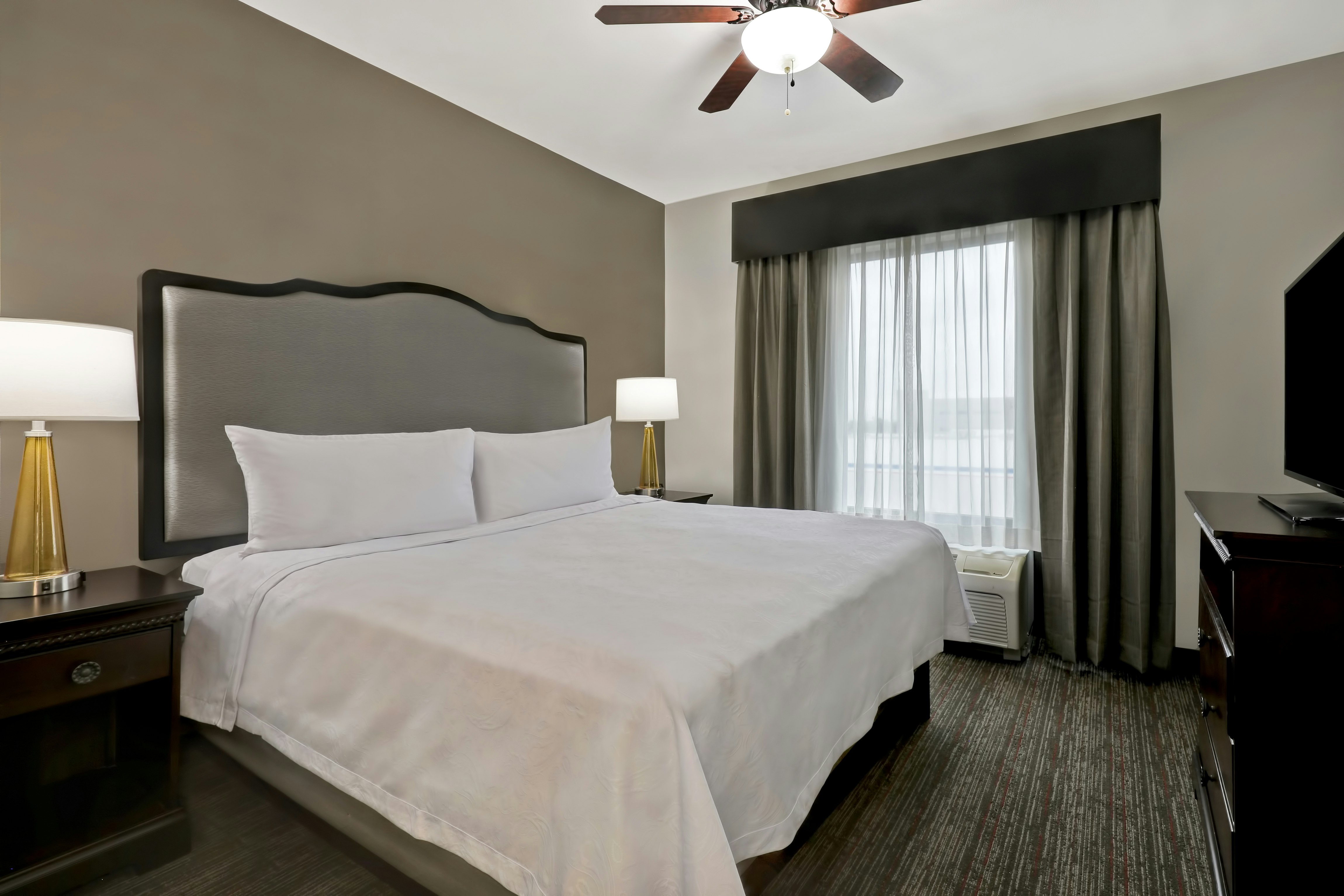 1 BEDROOM, SUITE, KING BED