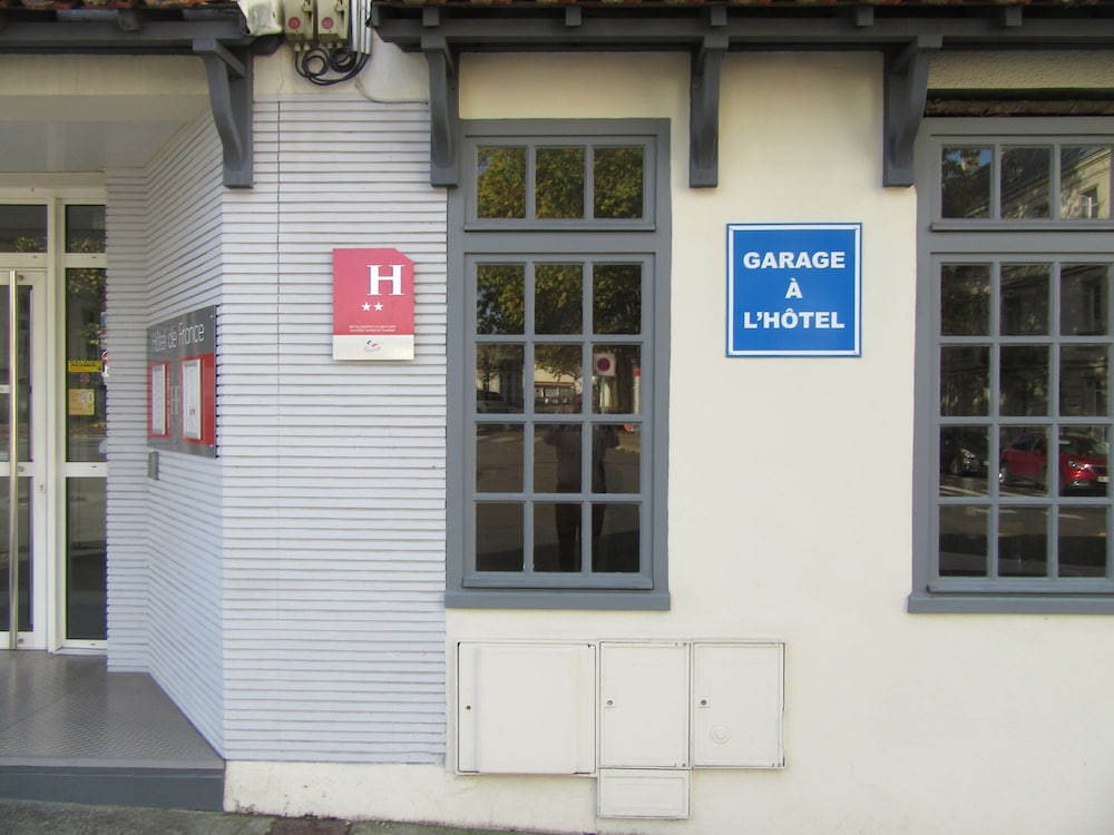 Sorti P Tit Dej Hotel Saintes 1/50
