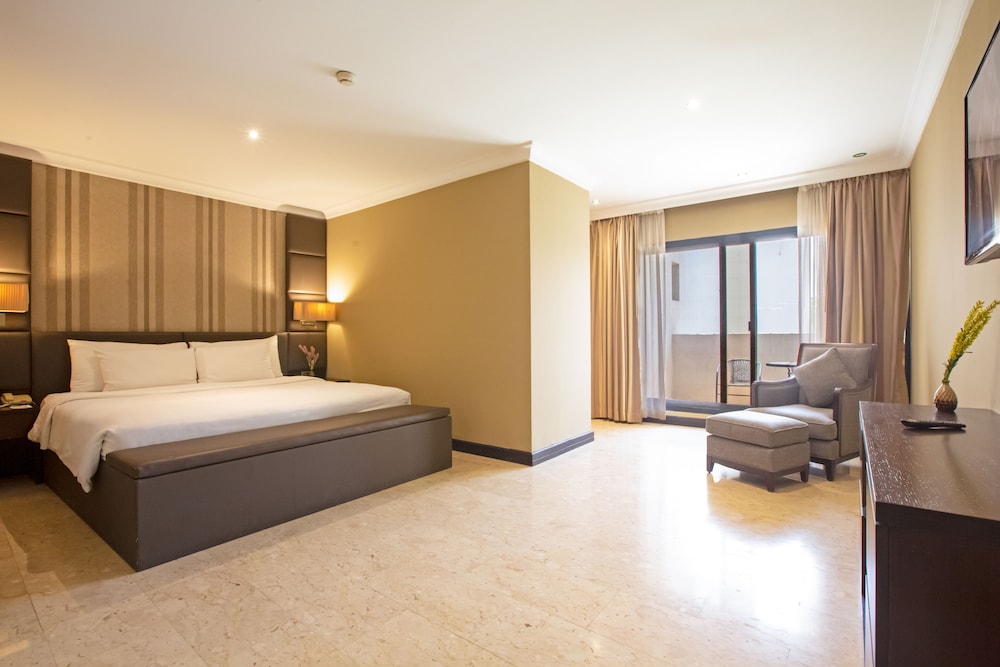 EXECUTIVE, SUITE