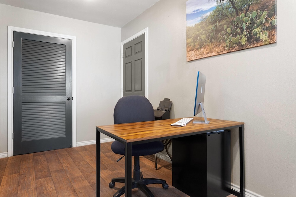 Eagles Den Suites Big Spring a Travelodge by Wyndham 6/34