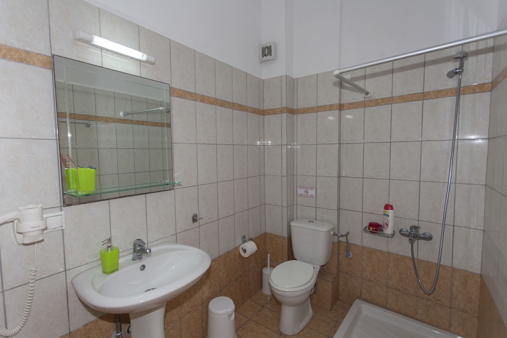 Loukas Hotel &amp; Apartments 48/50