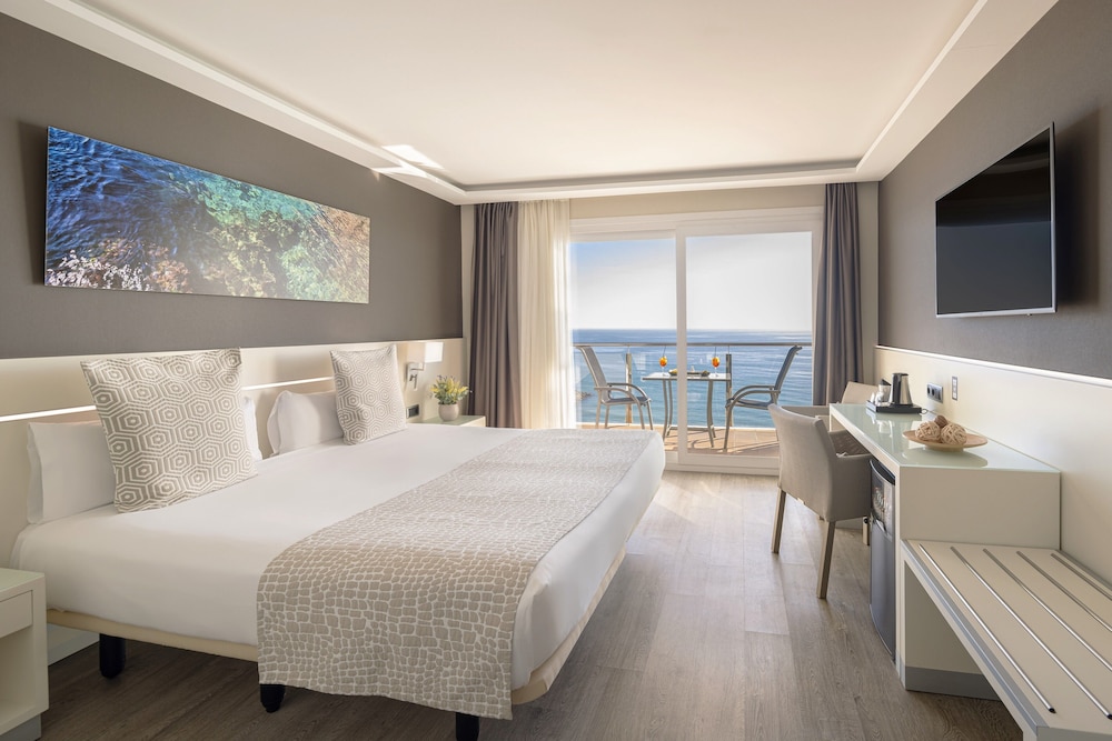 EXECUTIVE, DOUBLE OR TWIN BED, SEA VIEW, TERRACE