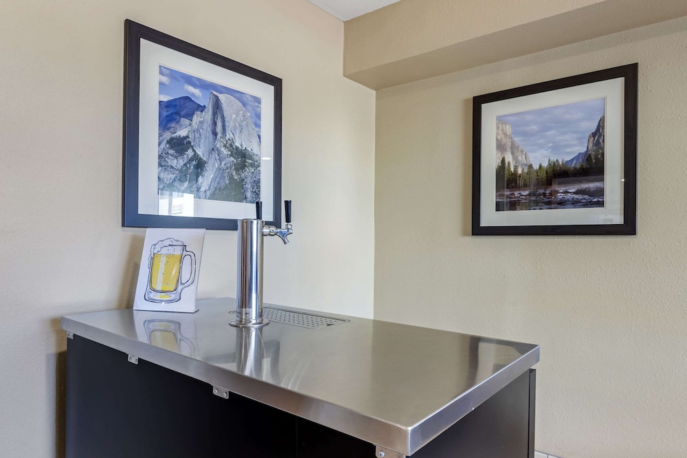 Comfort Inn & Suites Rocklin - Roseville 8/55