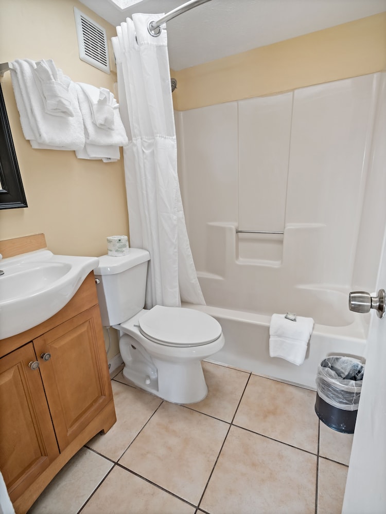 The Royal Inn Beach Hotel Hutchinson Island 24/66