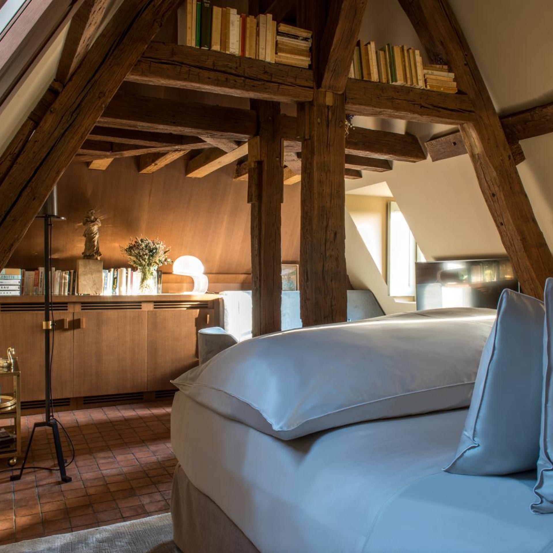 Superior, Attic