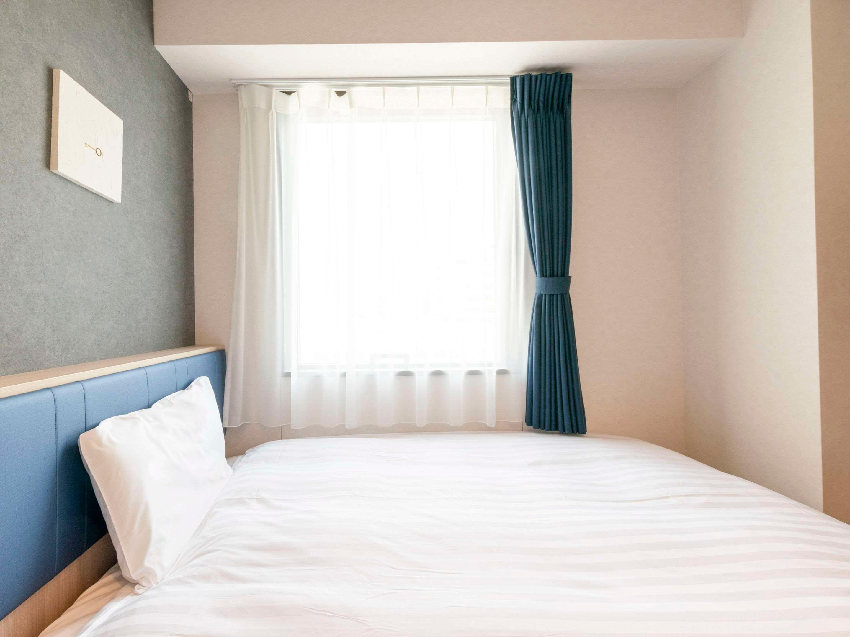 ROOM, DOUBLE BED