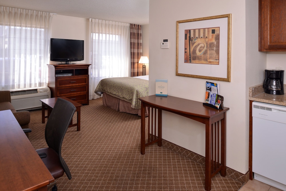 Staybridge Suites Indianapolis Airport 38/70