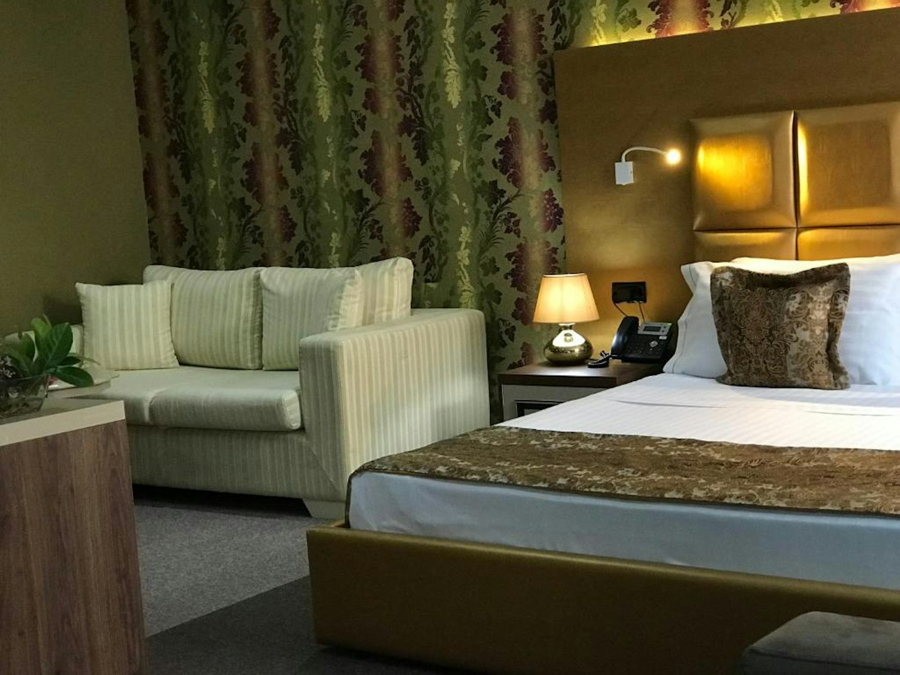 Hotel Deluxe 22/43