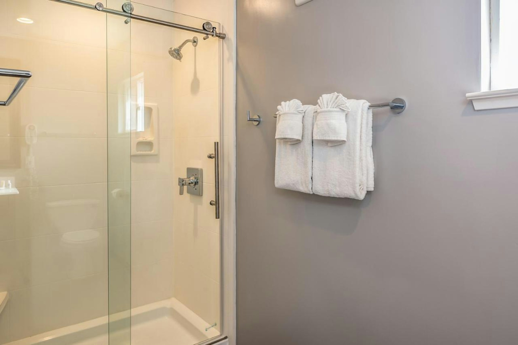 The Inn At 1252 Monterey 33/33