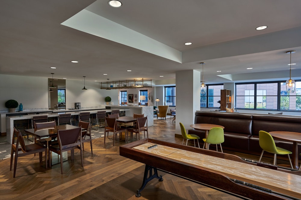 Renaissance Saint Elm Dallas Downtown Hotel 39/47