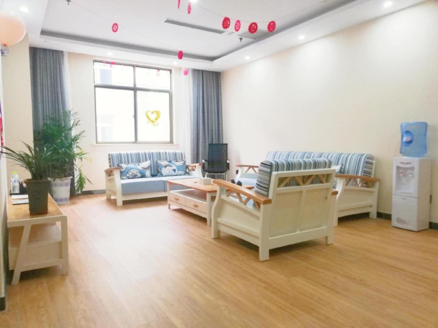 7 Days Premium Qingzhou Wanlong Shopping Mall 24/41