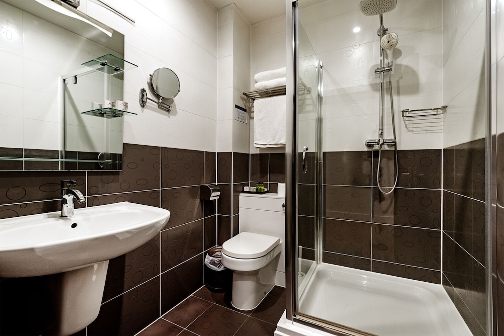 Grand Sapphire Hotel 30/35
