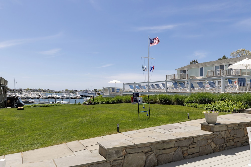 Anchor In Distinctive Waterfront Lodging 53/65