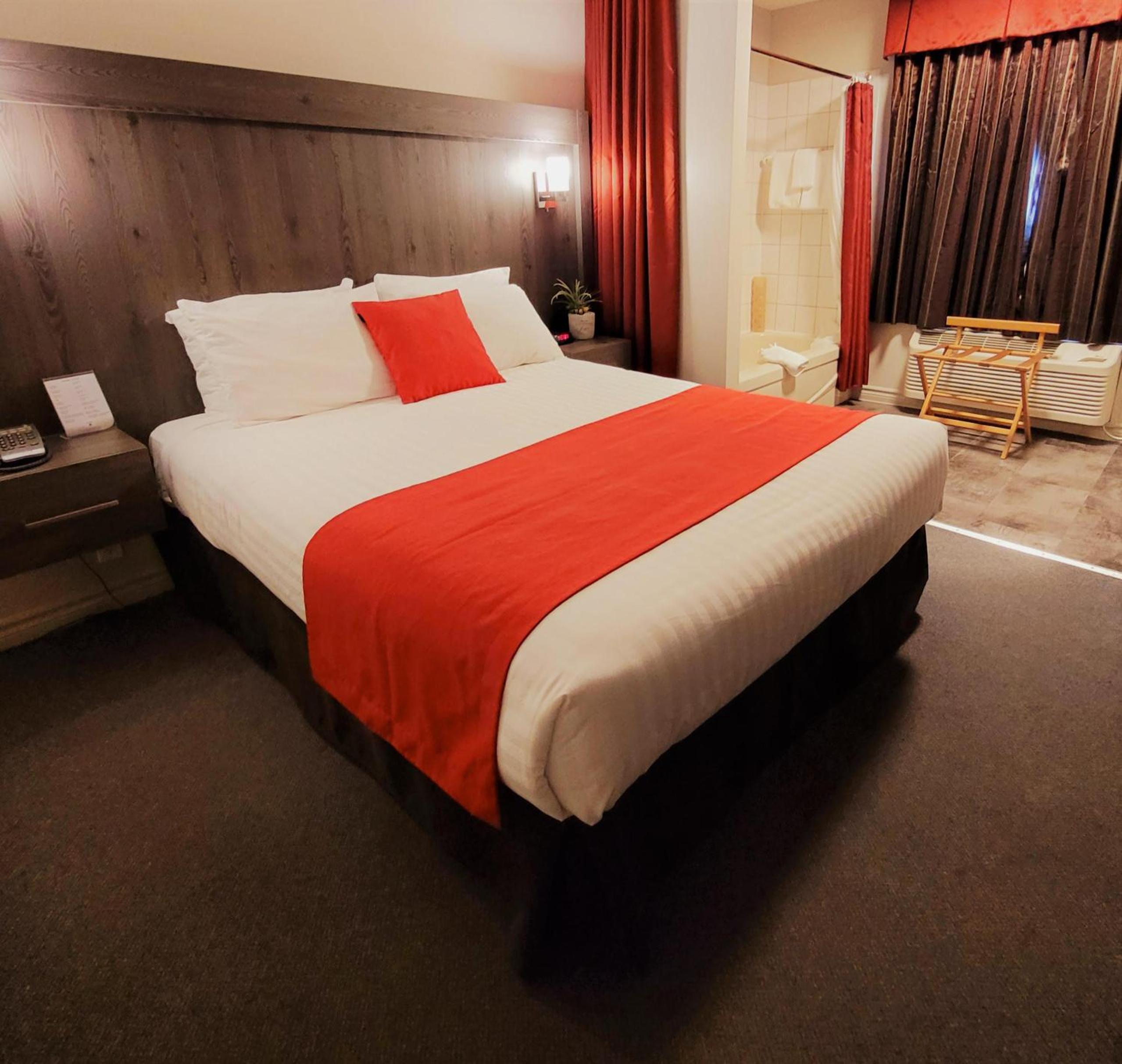 Standard, Queen Bed
