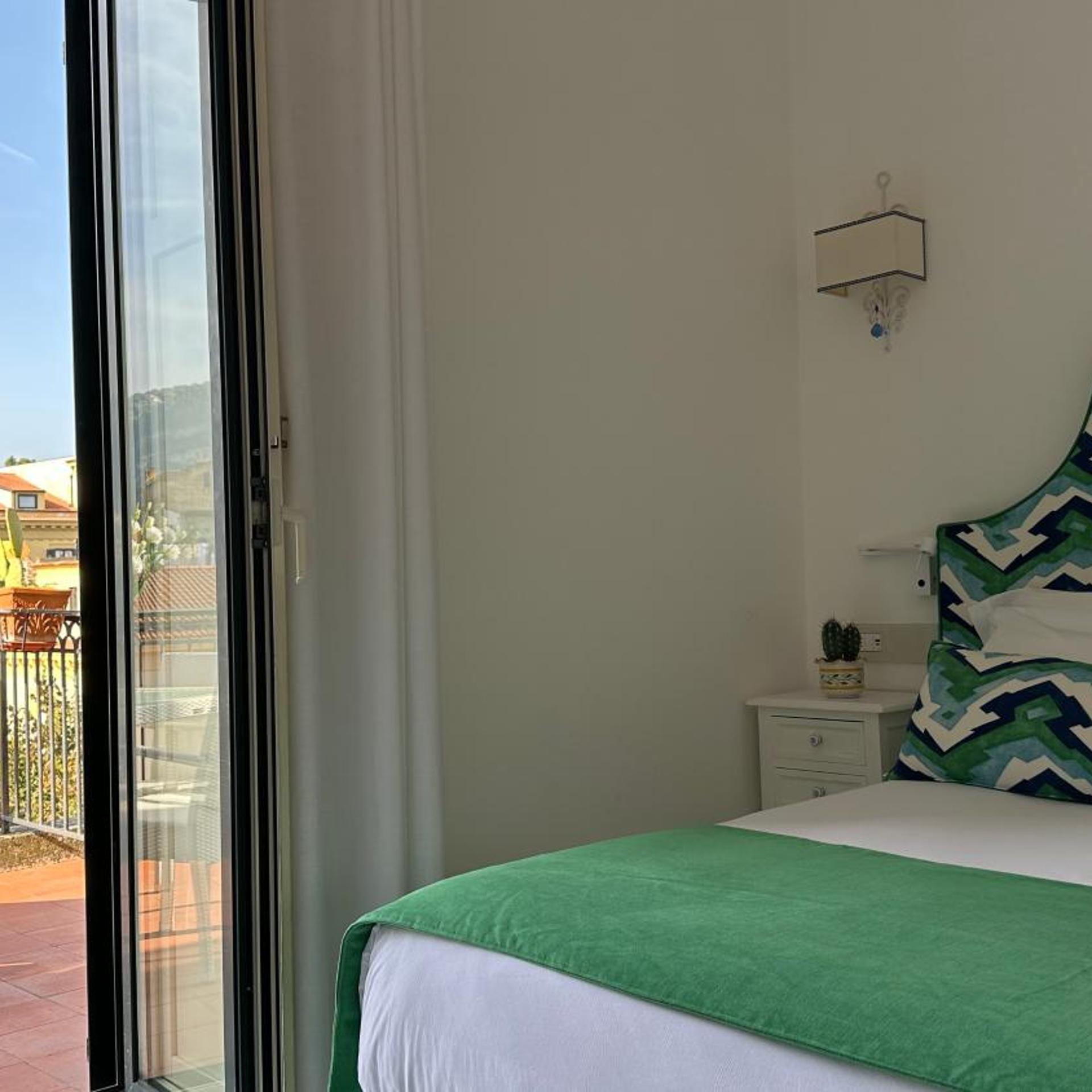 غرفة بسرير مزدوج أو سريرين منفصلين بشرفة، Hotel Villa Di Sorrento 2/5