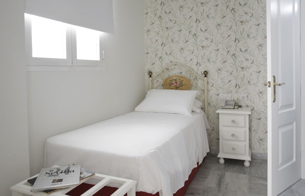 Basic Hotel Puerta de Sevilla 13/54