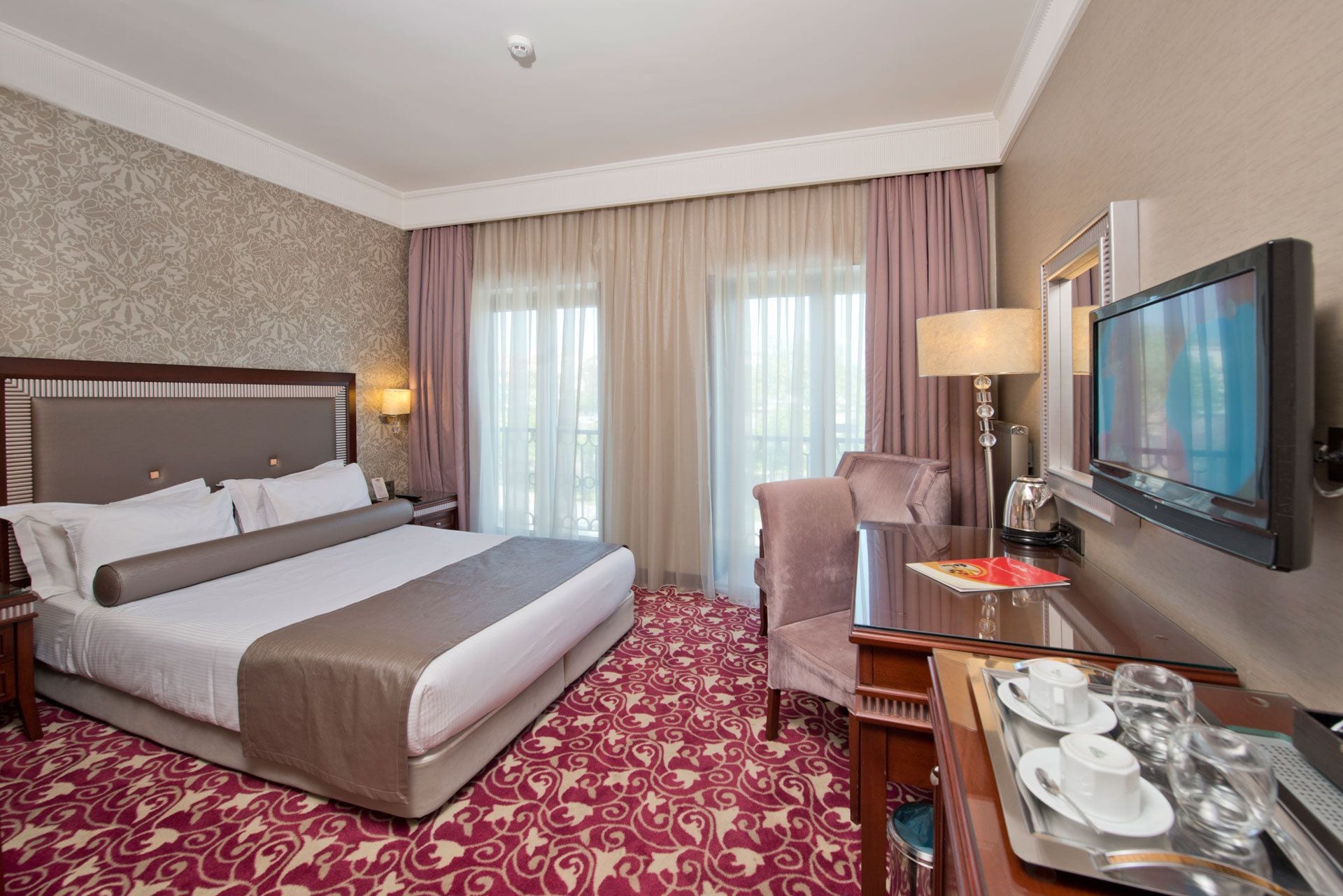 DELUXE, SINGLE, KING BED