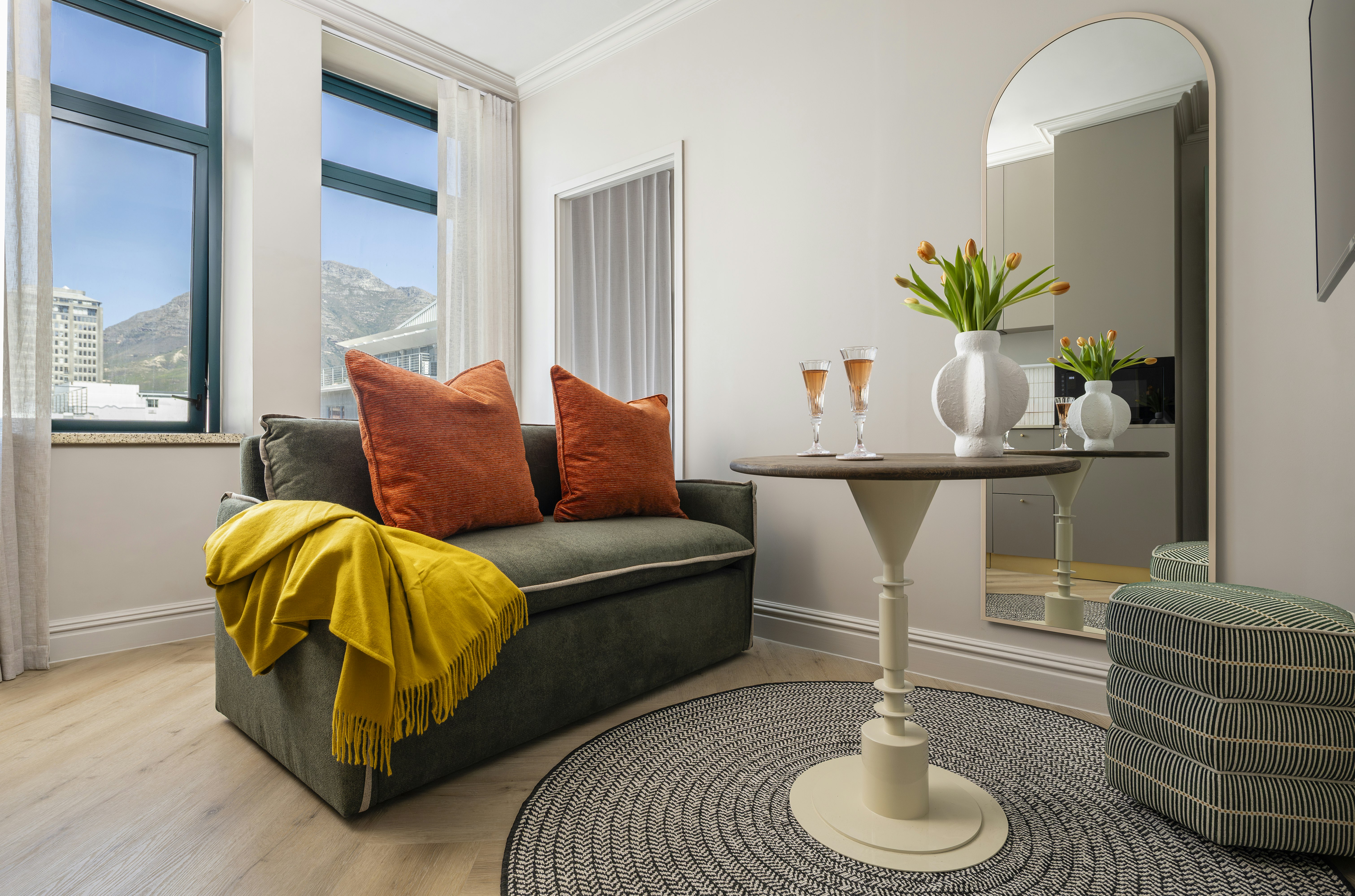 Charles Hope Boutique Hometel 50/69