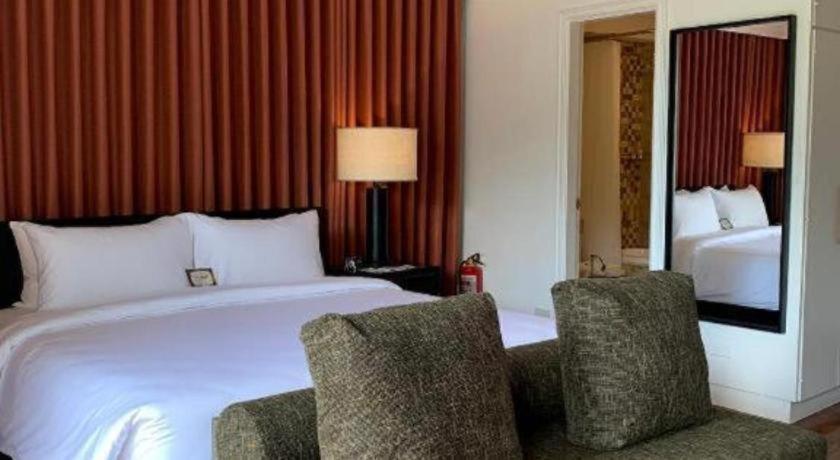 The Henry Suites MiraNila QC 25/41