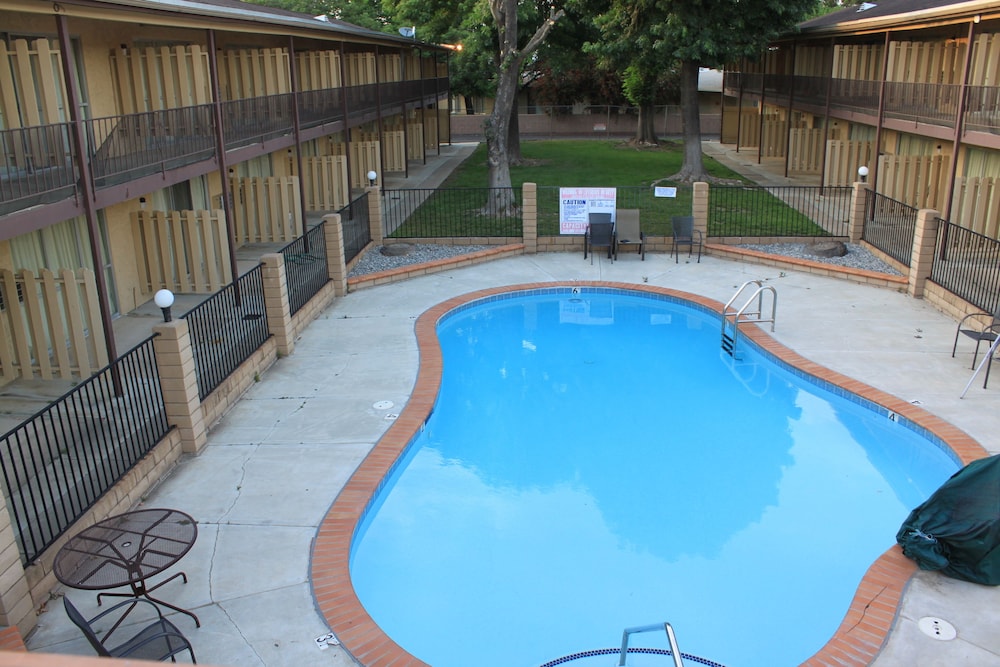Americas Best Value Inn 17/18