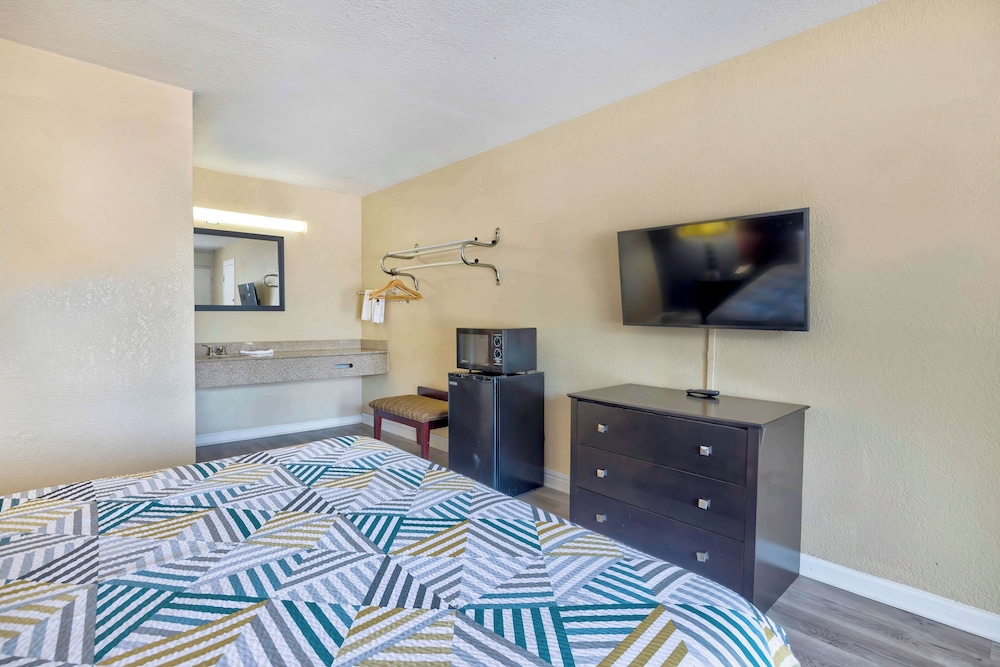 Motel6 Effingham, IL 8/50