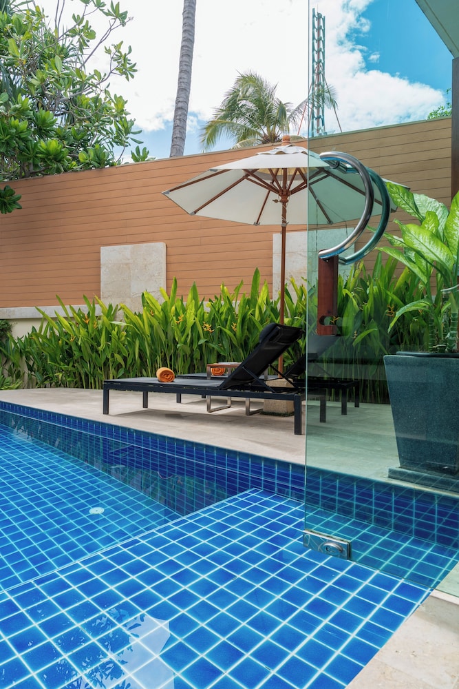 La Flora Resort Patong 64/70