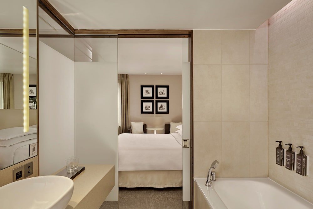 غرفة كلوب بسريرين منفصلين، Sheraton Grand Hotel And Spa 5/7