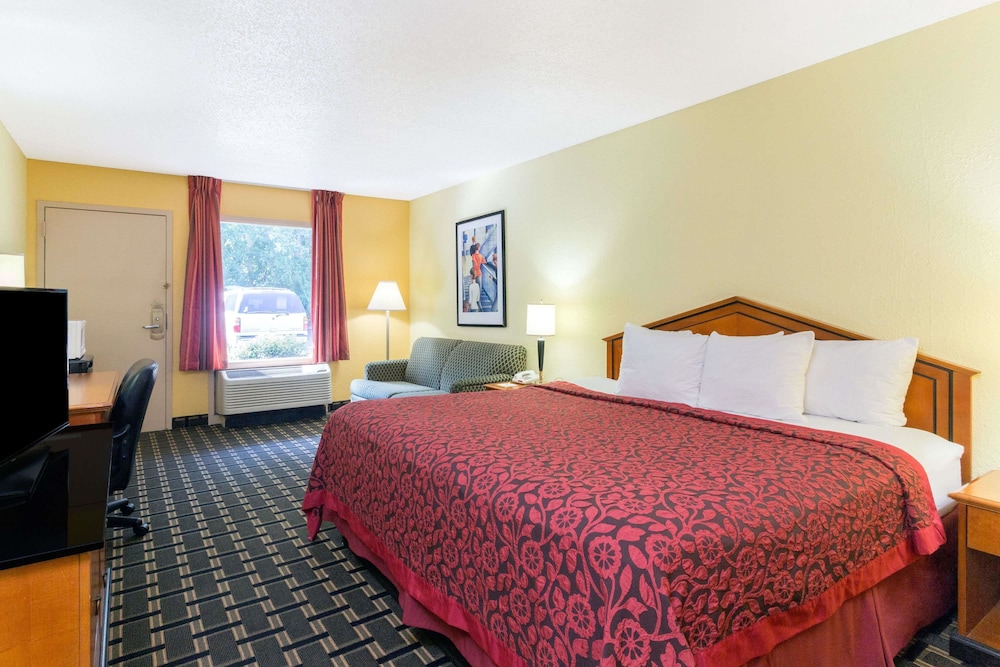 Days Inn By Wyndham Savannah Airport 4/19