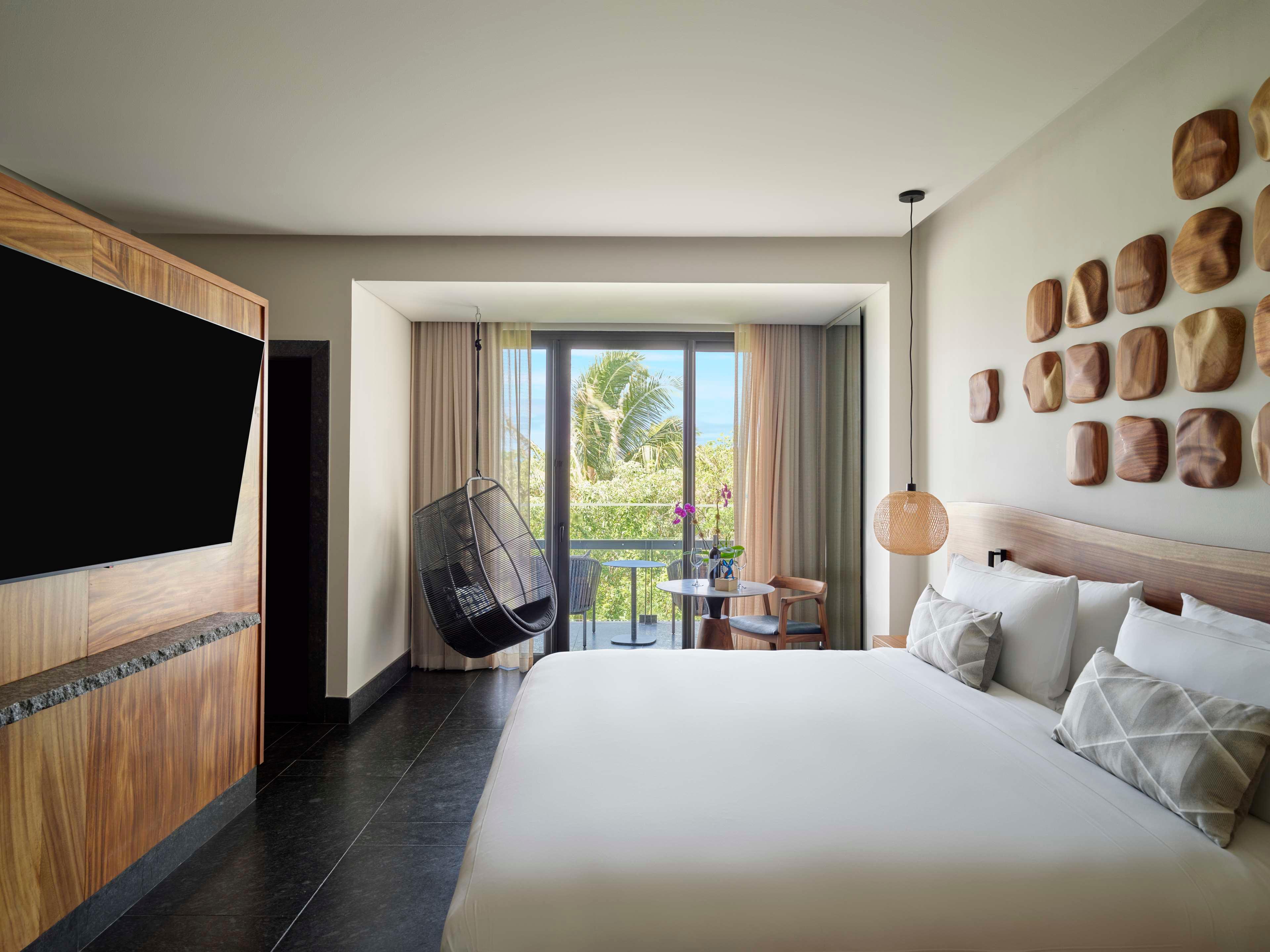 Suite, King Bed